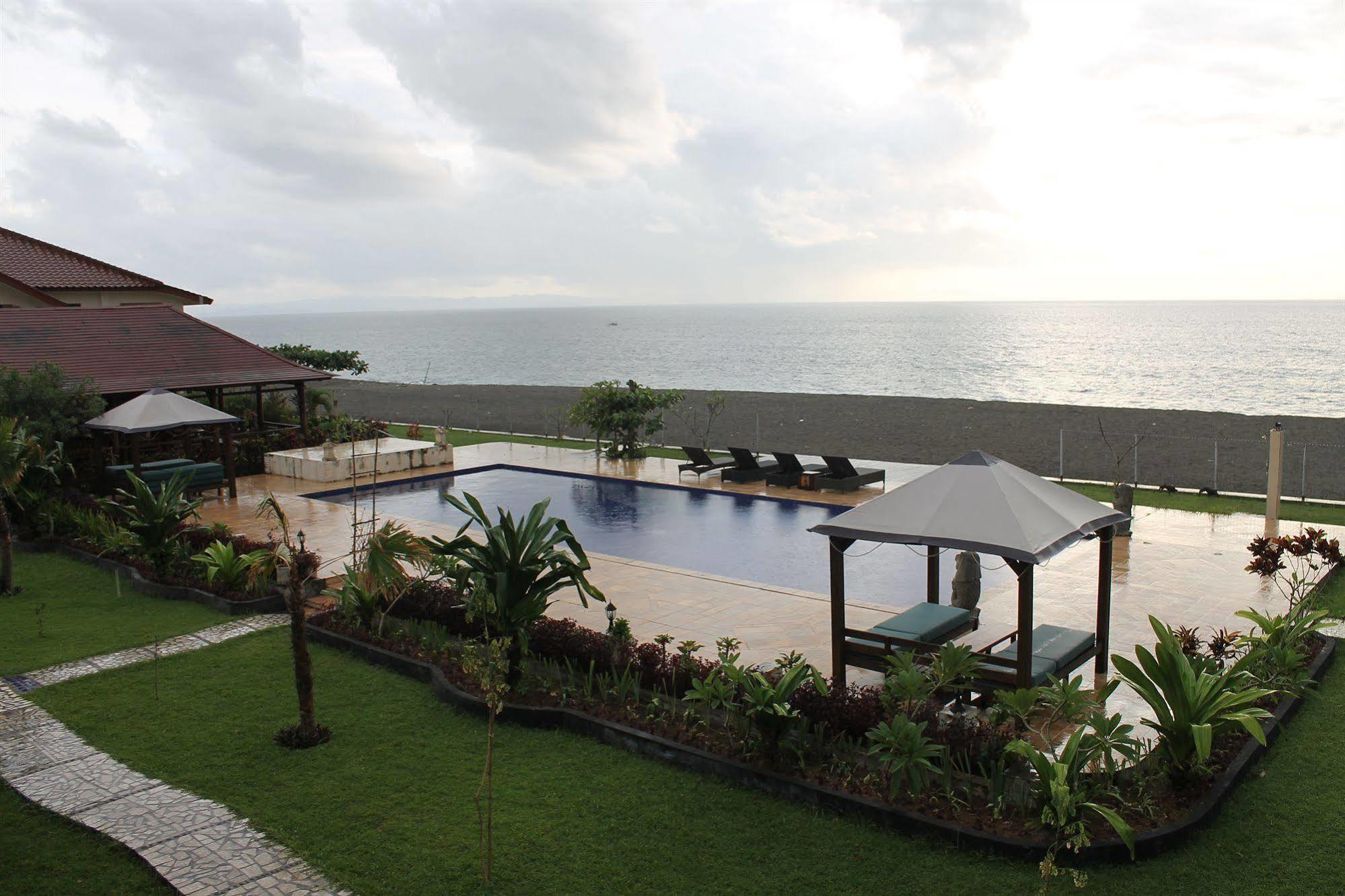 Lombok Beach Villa Mangsit Exterior photo