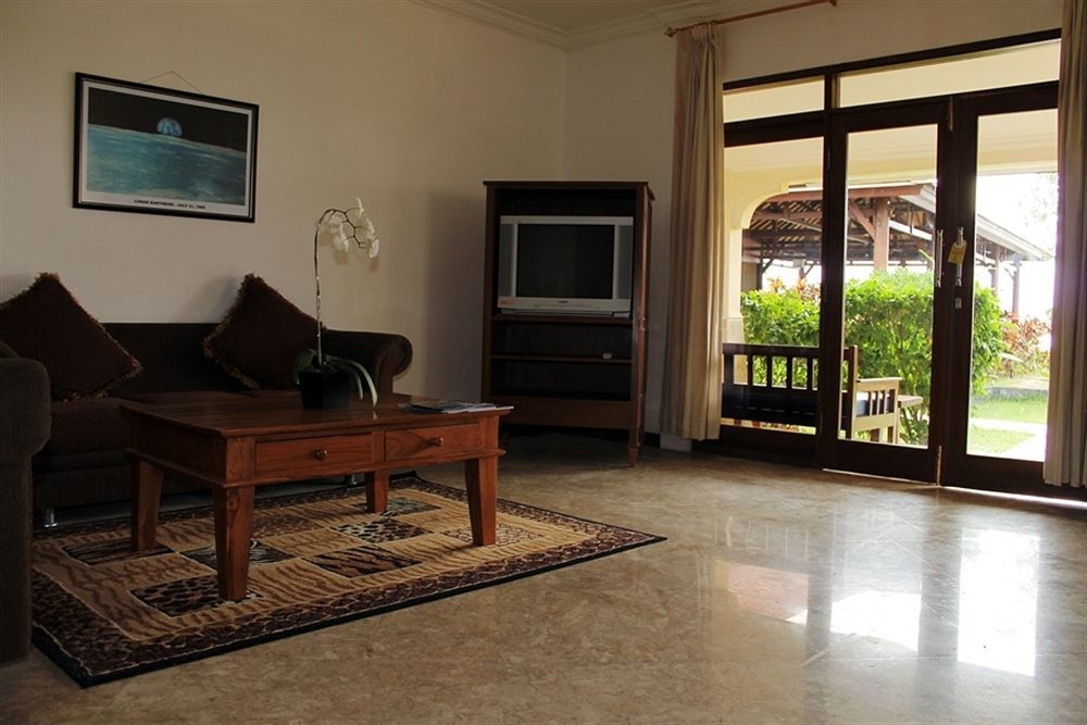 Lombok Beach Villa Mangsit Exterior photo