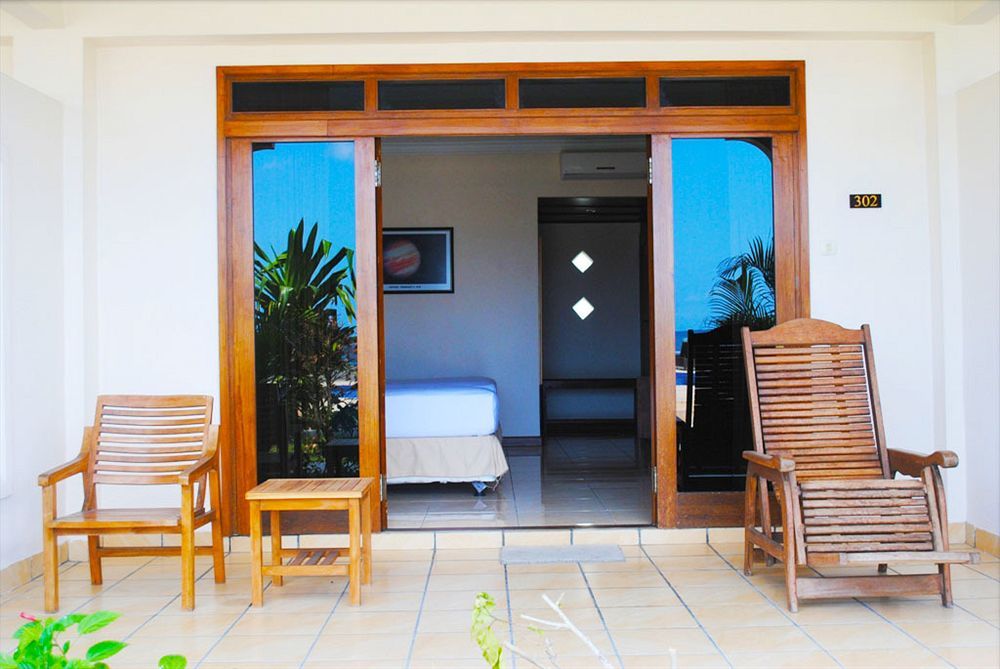 Lombok Beach Villa Mangsit Exterior photo
