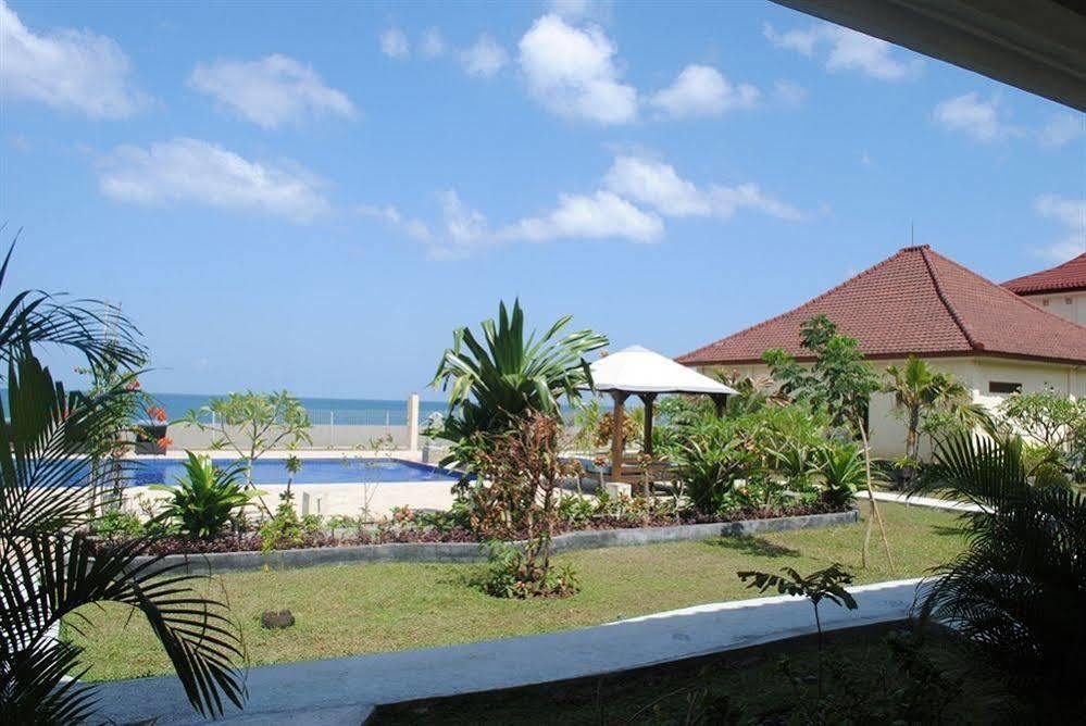Lombok Beach Villa Mangsit Exterior photo
